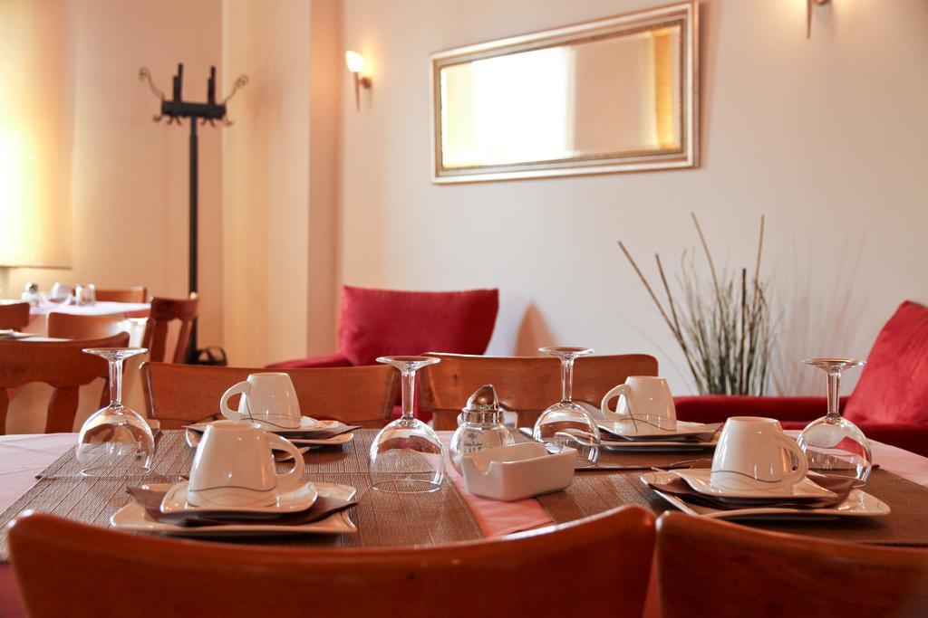 Landgasthof Zur Sonne I Hotel & Restaurant Neuburg am Rhein Dış mekan fotoğraf