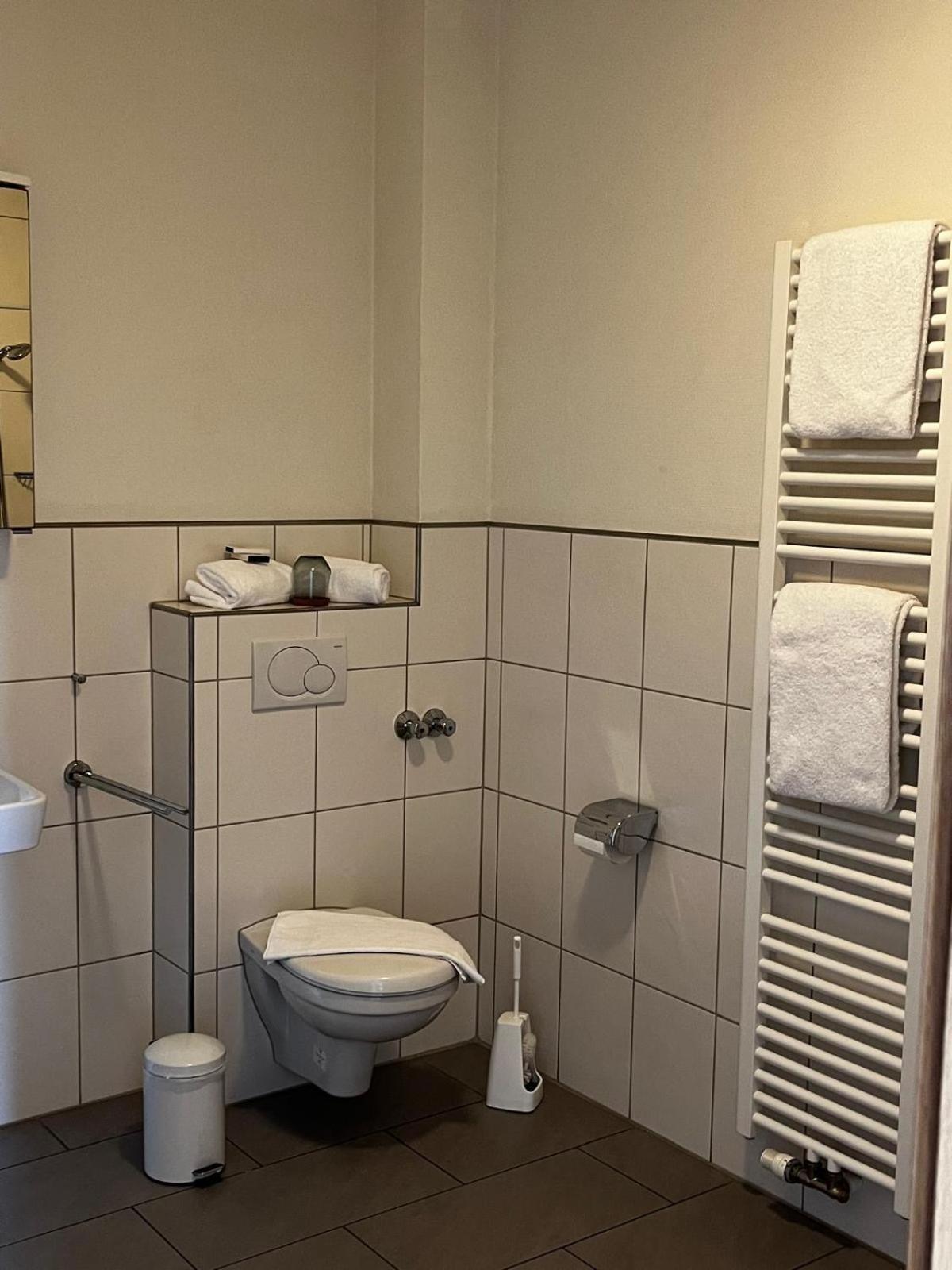 Landgasthof Zur Sonne I Hotel & Restaurant Neuburg am Rhein Dış mekan fotoğraf