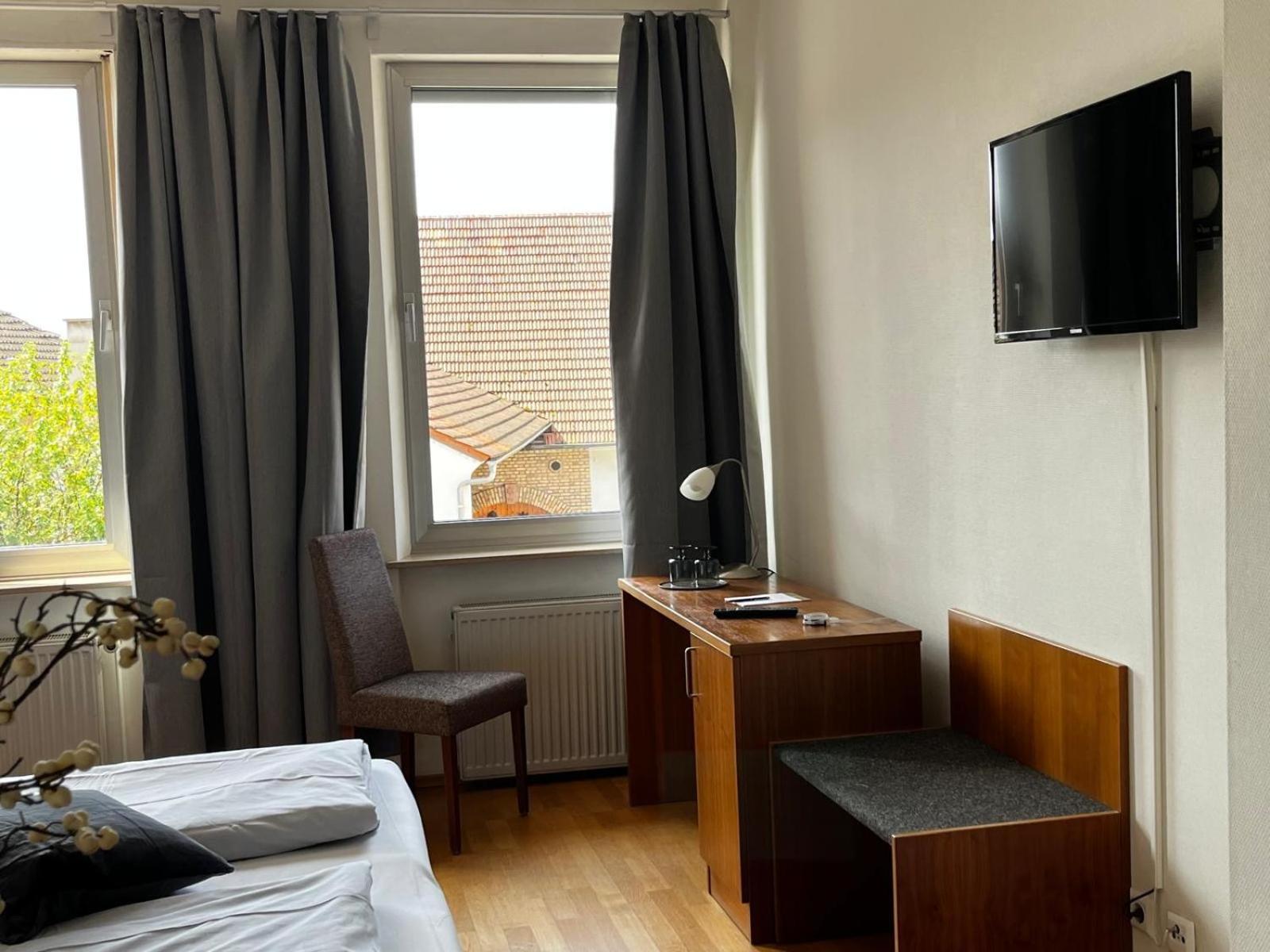 Landgasthof Zur Sonne I Hotel & Restaurant Neuburg am Rhein Dış mekan fotoğraf