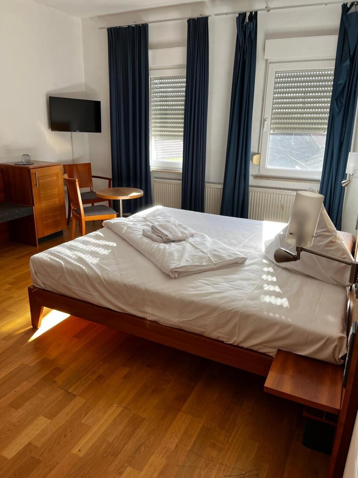 Landgasthof Zur Sonne I Hotel & Restaurant Neuburg am Rhein Dış mekan fotoğraf